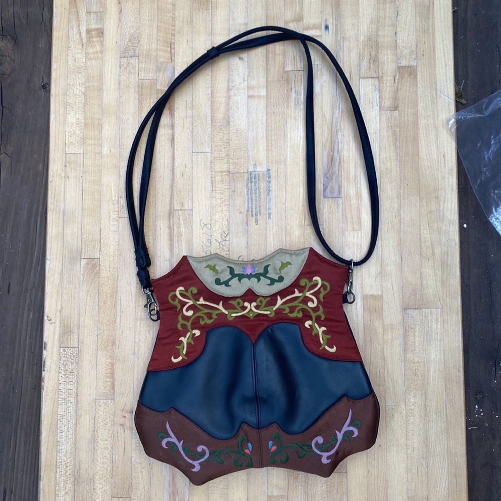 OOVOO Le Thi Hong Tu Hand Embroidered Silk & Leather Asian Shoulder Bag